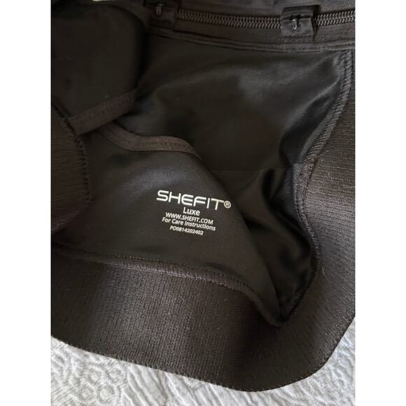 Shefit Luxe Sports Bra Womens Black Gold Zip Front Adjustable High Impact - Picture 3 of 5